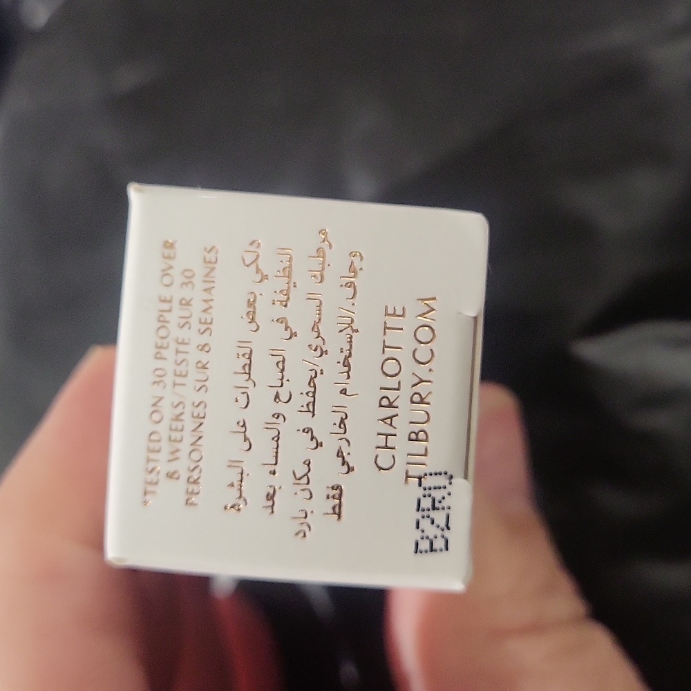 Charlotte Tilbury Collagen Superfusion Facial Oil - Gold and Cream - Picture 2 of 3